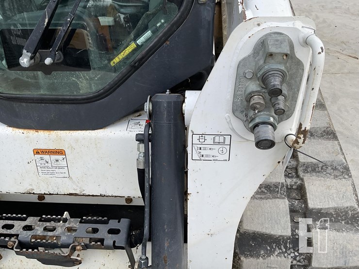 2021-bobcat-t740-image-11