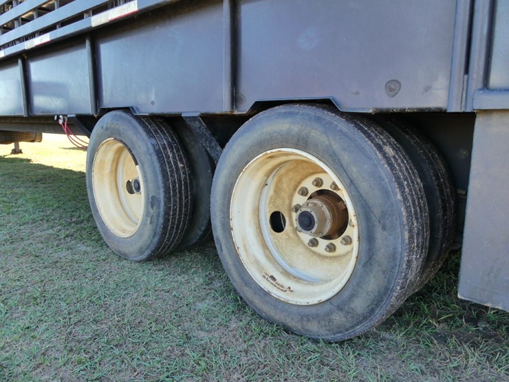 2015-goose-neck-cattle-trailer-image-10