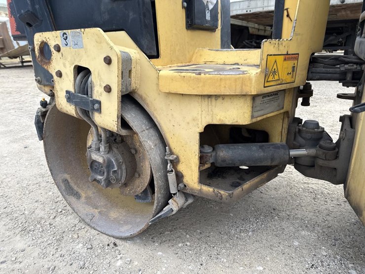 2009-dynapac-cc900-image-16