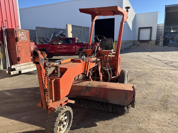 #3808-•-72"-ride-on-power-broom-image-6