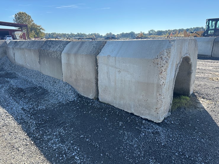#32726-•-lot-of-(13)-~57"x80"-concrete-culvert-sections-image-4