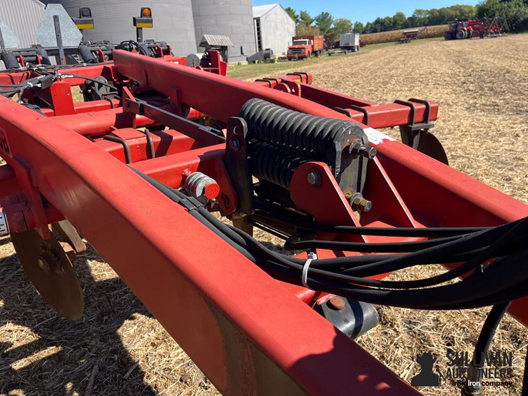 case-ih-530b-ecolo-tiger-9-shank-disk-ripper-image-15