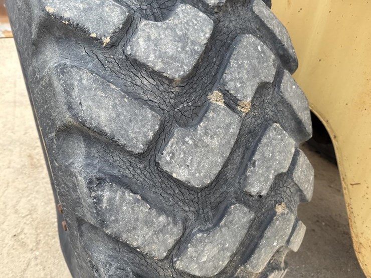 1988-caterpillar-936e-image-64