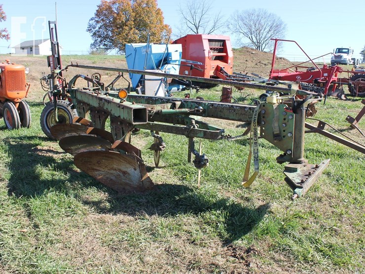 john-deere-3-bottom-plow-4122-image-1