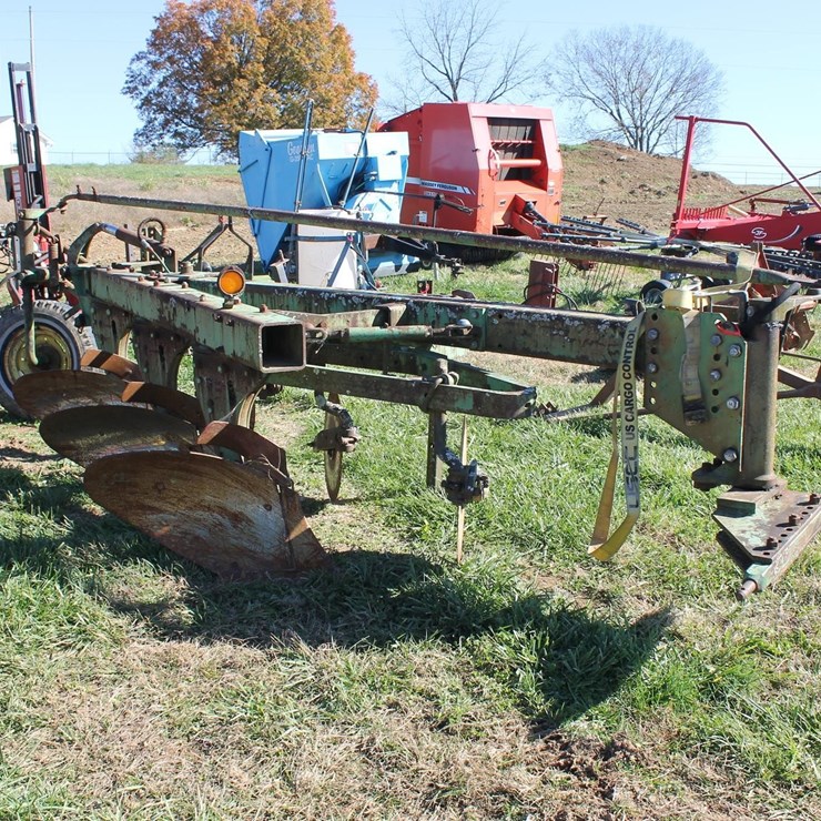 JOHN DEERE 3 BOTTOM PLOW 4122