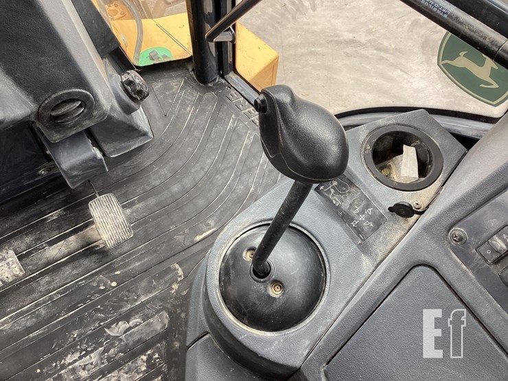 2017-deere-410l-image-17