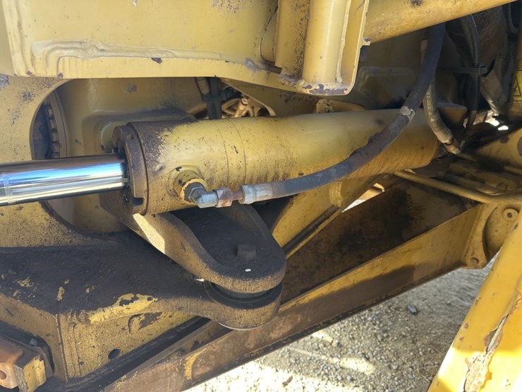 2010-caterpillar-740-image-19