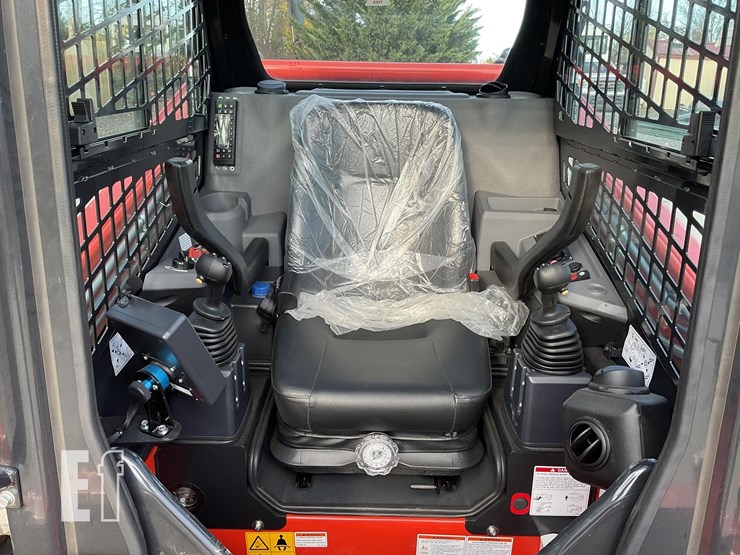 2025-kioti-tl750-image-14