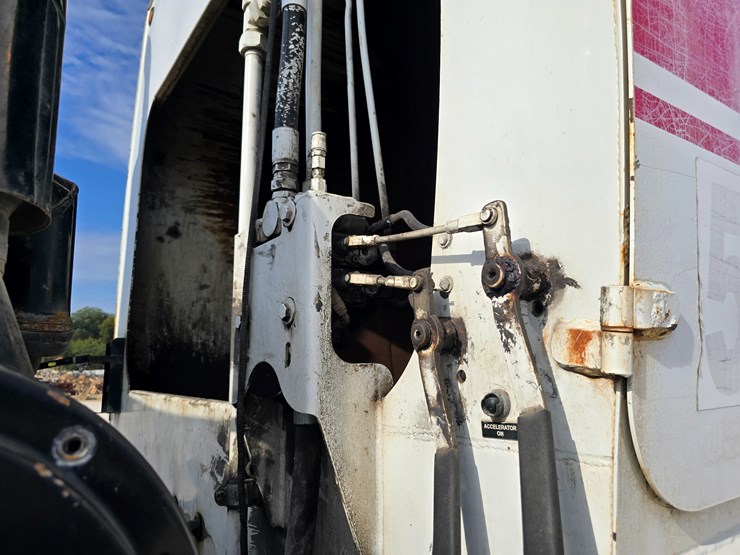 2001-mack-le613-image-80