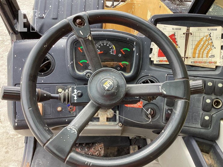 2015-caterpillar-tl1055d-image-13