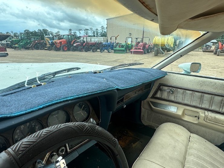 #22600-•-1978-ford-thunderbird-|-for-parts-&-repairs-only-image-24