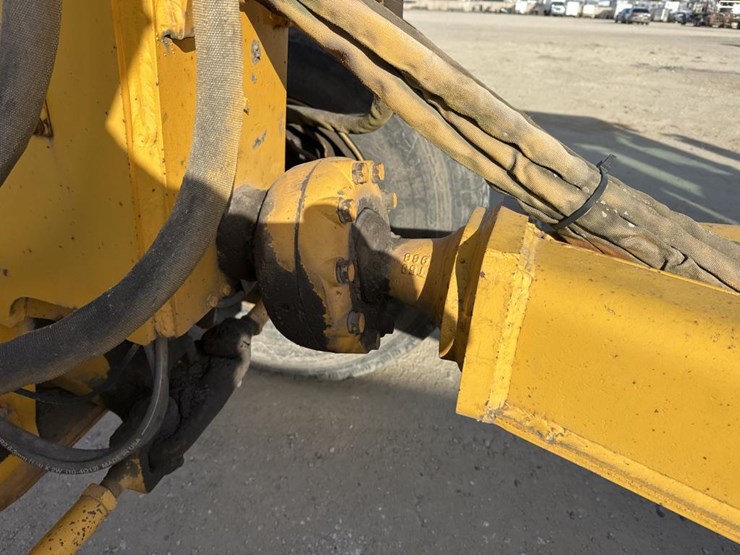 1989-john-deere-6-image-13