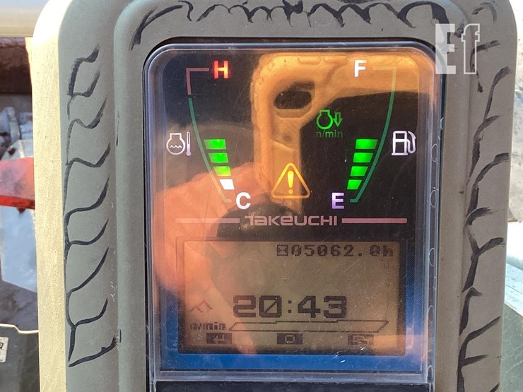 2015-takeuchi-tb260-image-21