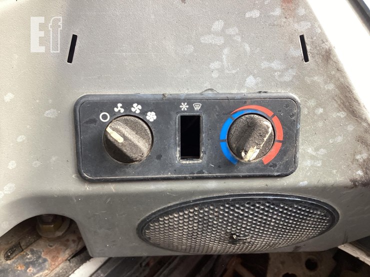 2015-bobcat-s650-image-14