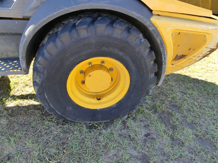 2021-deere-204l-image-13