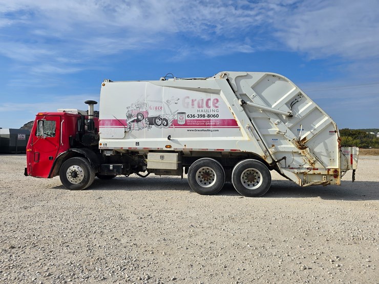 2001-mack-le613-image-11