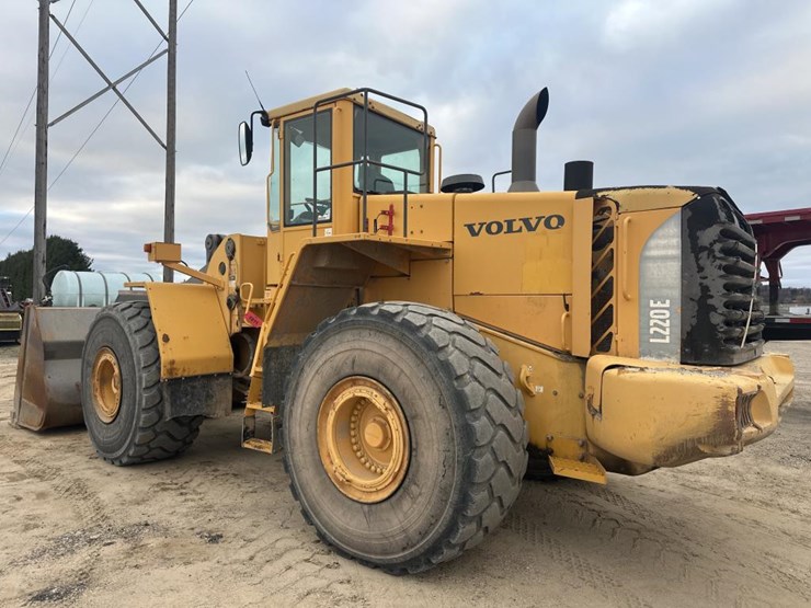 #1911-•-2004-volvo-220e-loader-image-3