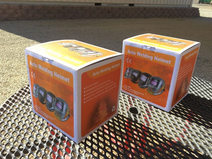 unused-auto-darkening-welding-helmet.-image-2
