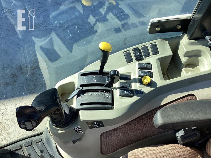 2011-john-deere-3720-image-13