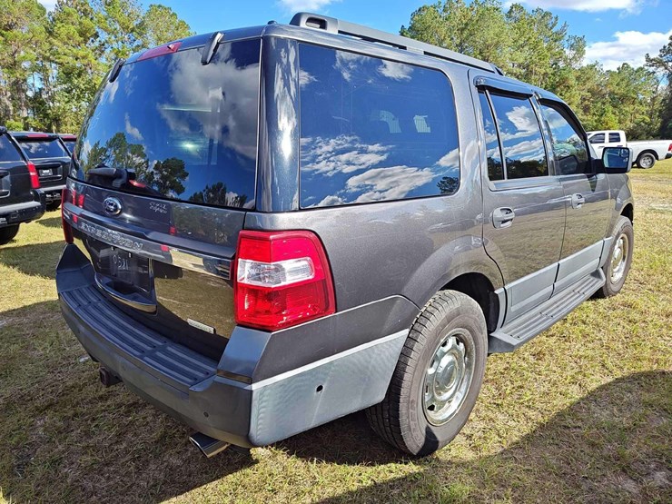 2016-ford-expedition-image-3