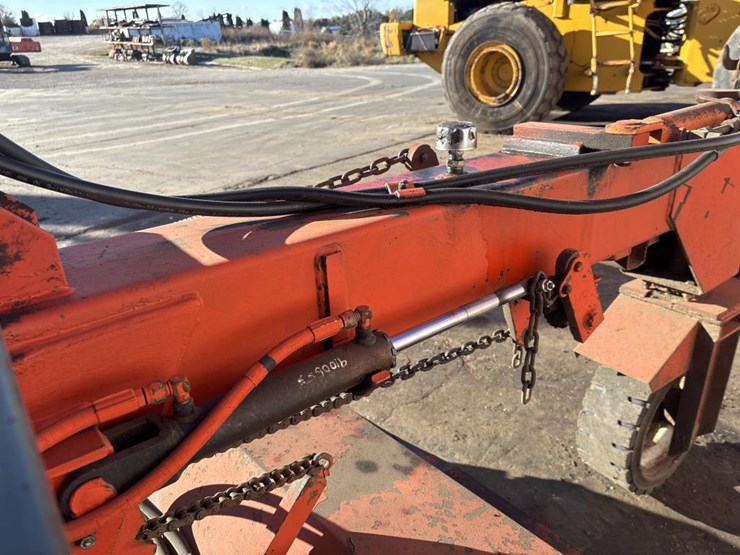 #3808-•-72"-ride-on-power-broom-image-20