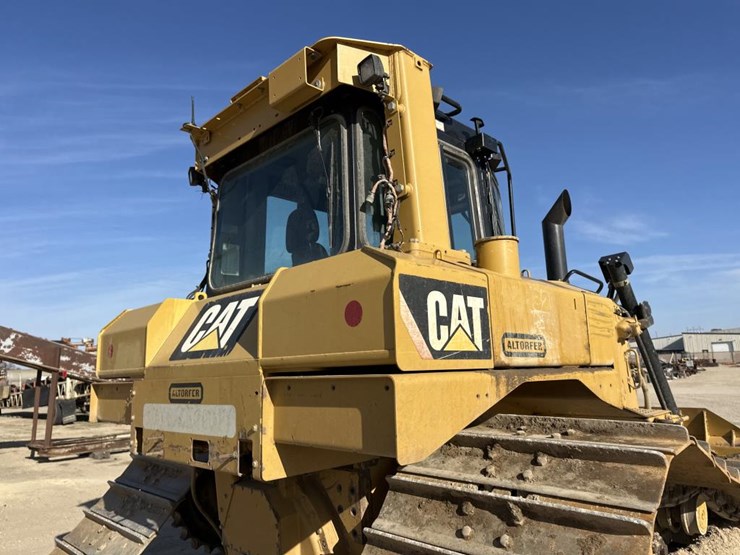 2012-caterpillar-d6t-image-19