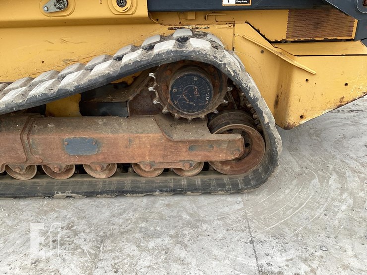 2020-deere-331g-image-11