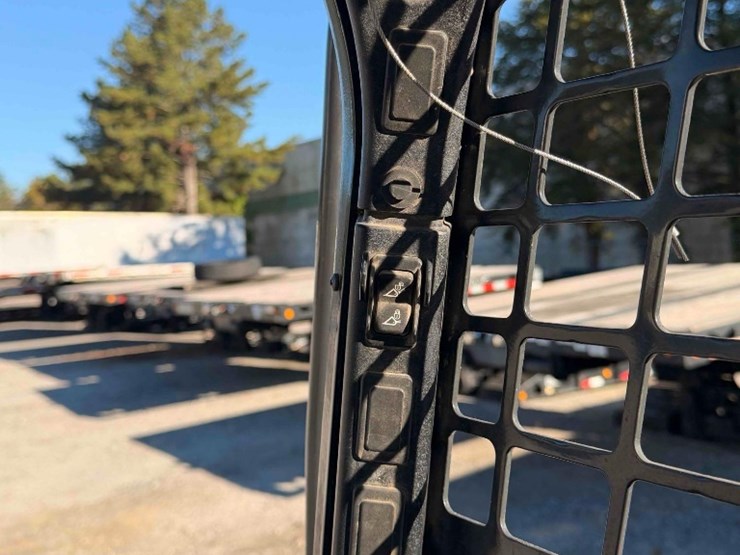 2022-bobcat-t770-image-20