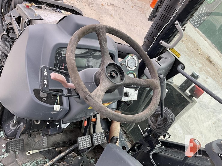 2022-massey-ferguson-4607m-image-15