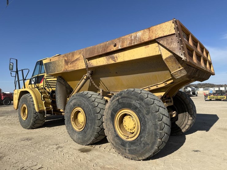 2010-caterpillar-740-image-3