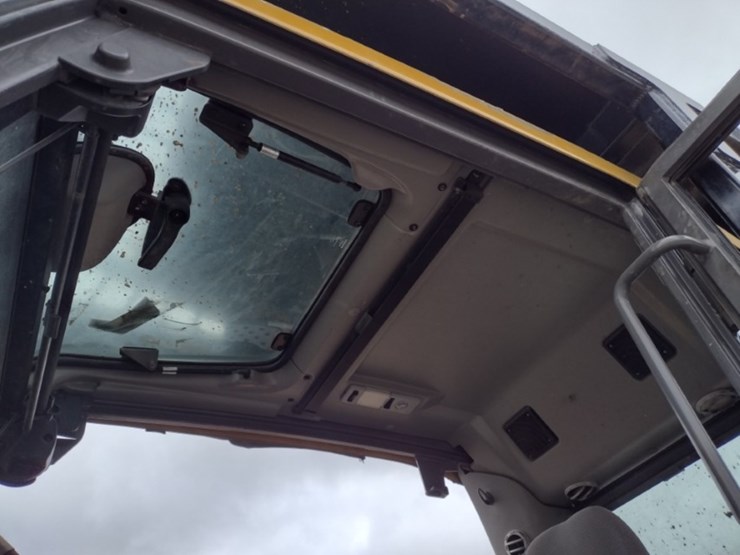 volvo-ec220e-lr-image-19