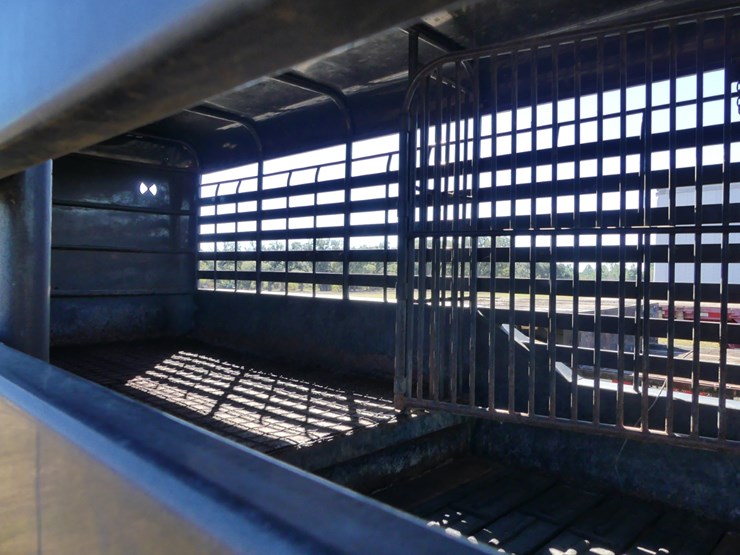 2015-goose-neck-cattle-trailer-image-13