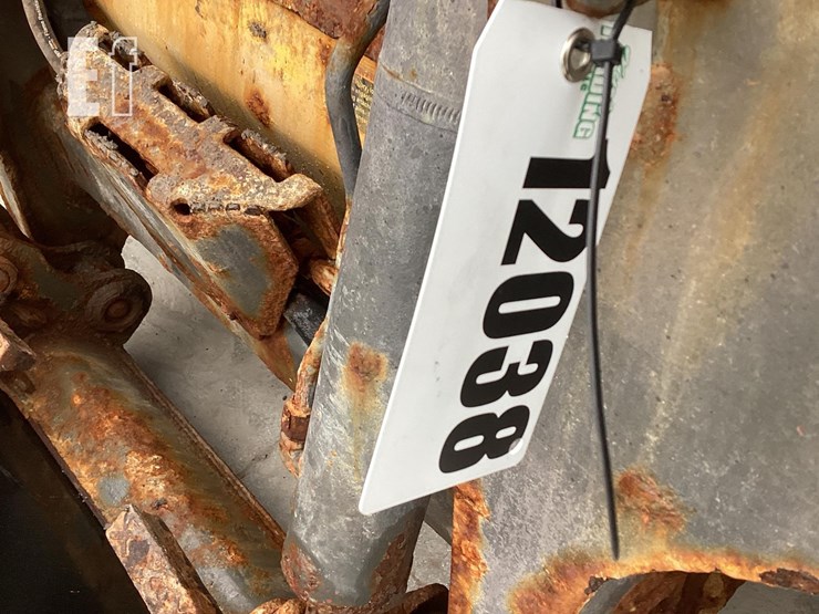 2019-deere-318g-image-20