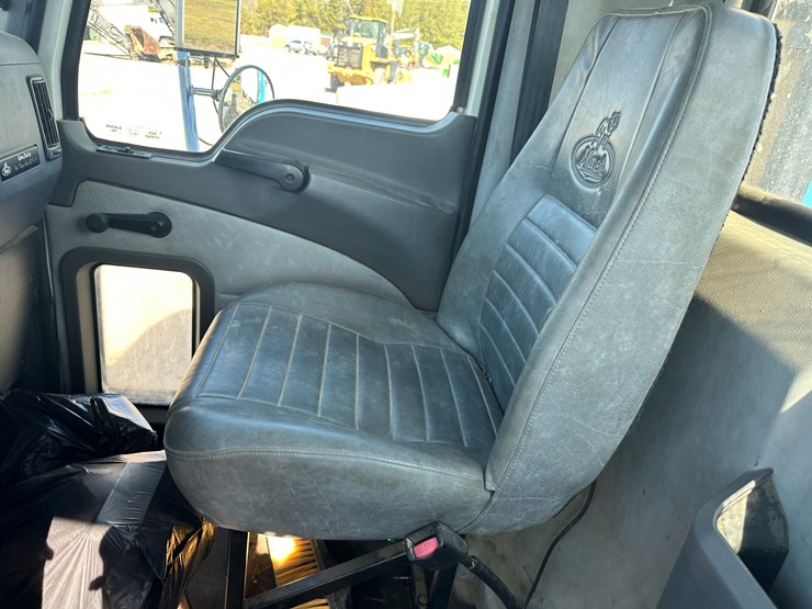 #32746-•-2014-mack-chu-t/a-daycab-truck-tractor-vin:-1m2an07y4em016702-image-67