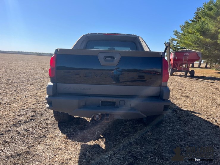 2002-chevrolet-avalanche-1500-image-6