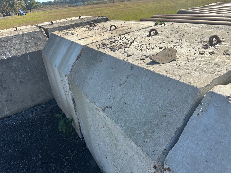 #32729-•-lot-of-(7)-~57"x80"-concrete-culvert-sectionss-image-13