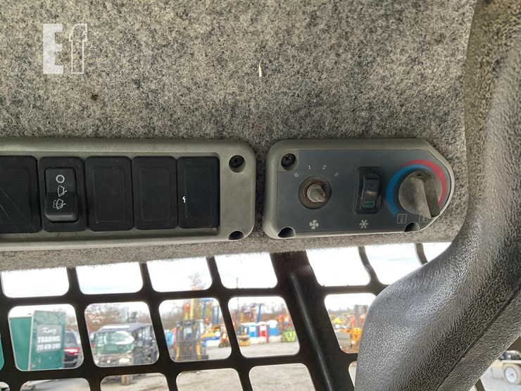 2005-bobcat-t250-image-15