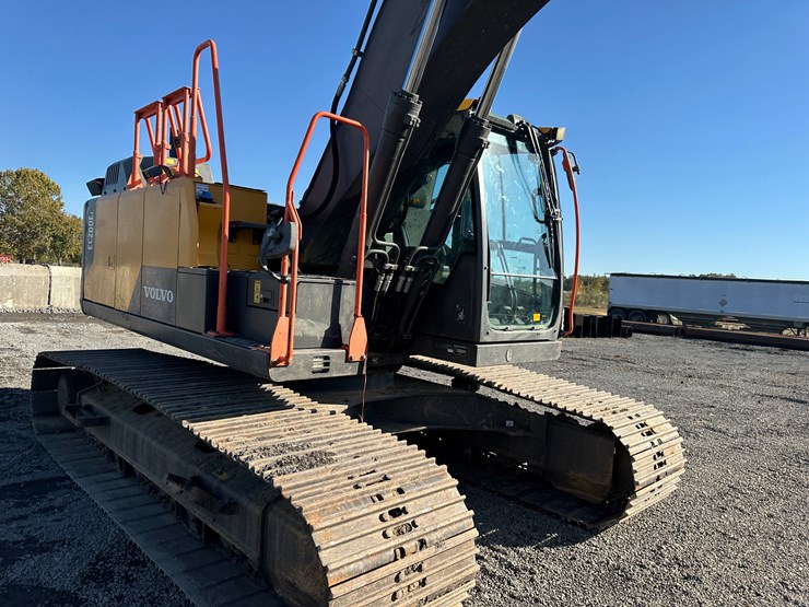 #32825-•-volvo-ec200e-crawler-excavator-image-53