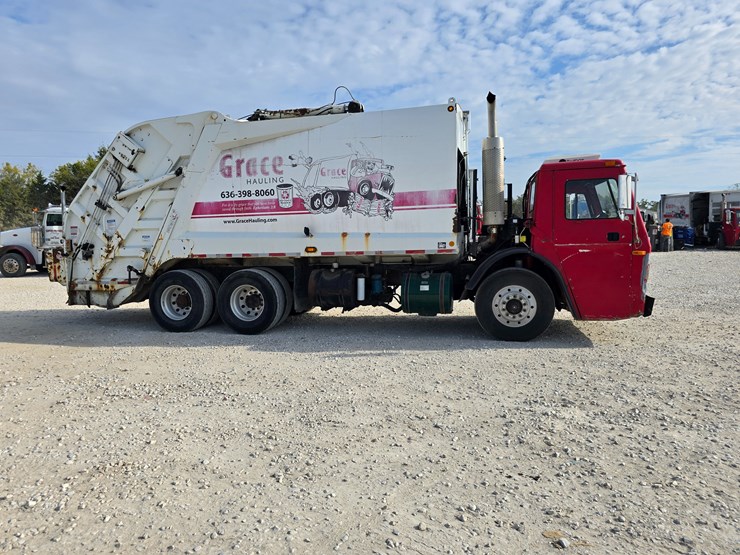 2001-mack-le613-image-30