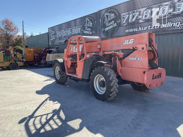 2006-lull-644e-42-image-2