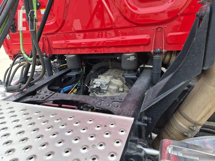 2018-freightliner-cascadia-116-image-12