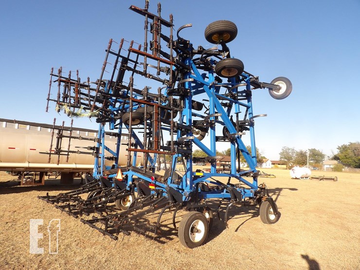 new-holland-st830-image-3