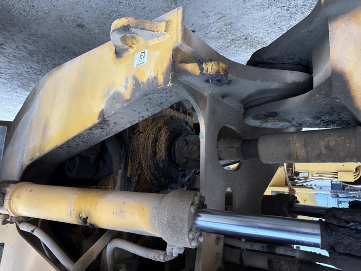 #1911-•-2004-volvo-220e-loader-image-31