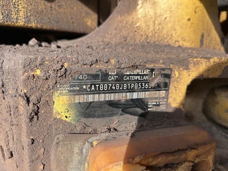 2010-caterpillar-740-image-64