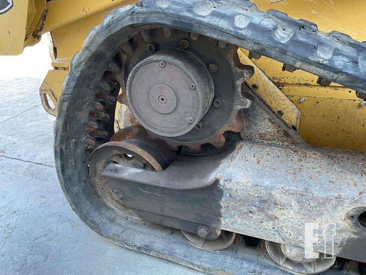 2006-deere-ct322-image-10