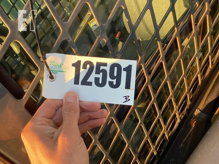 2021-deere-325g-image-22