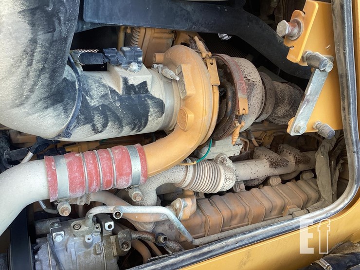 2021-deere-750l-image-12