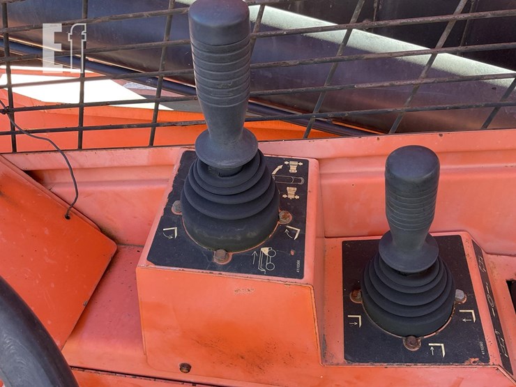 2006-lull-644e-42-image-13