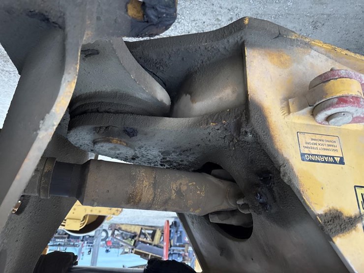 #1911-•-2004-volvo-220e-loader-image-32