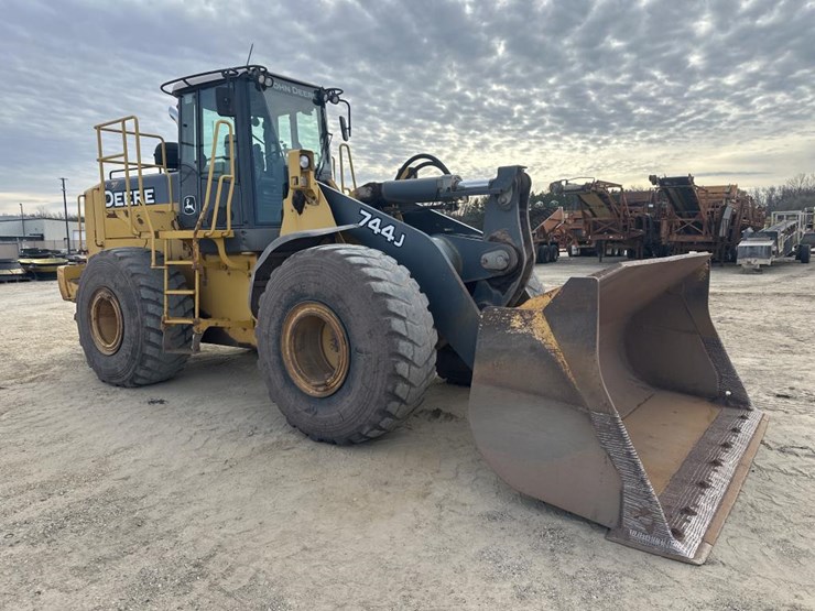 2006-deere-744j-image-7